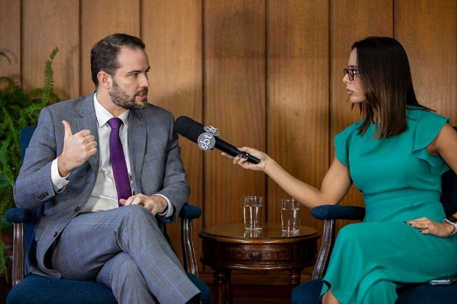 Brasil não deve agir como vassalo dos EUA, diz Durigan
