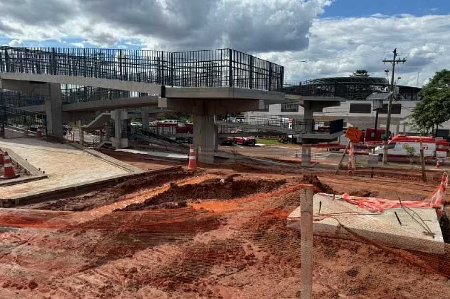 MP pede arquivamento de inquérito sobre queda de parte de passarela que feriu trabalhadores em Rio Preto