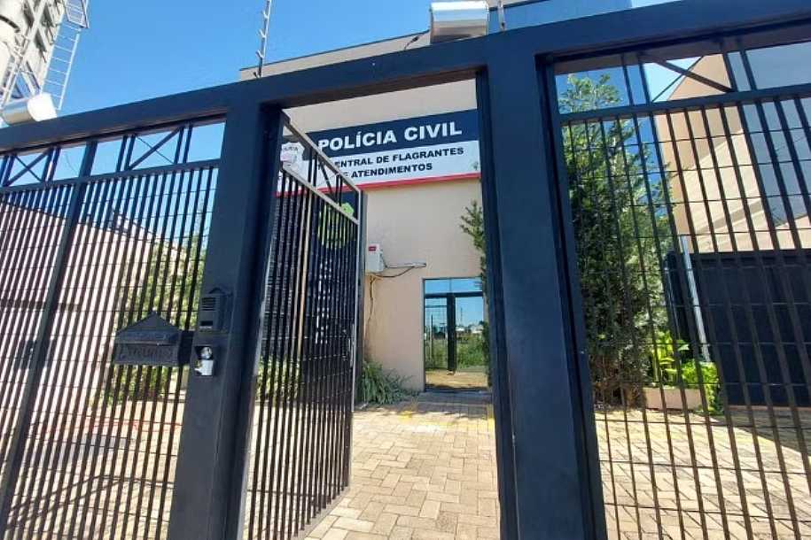 Homem flagrado tentando comprar salgado com nota falsa reage com barra de ferro e acaba detido em Rio Preto