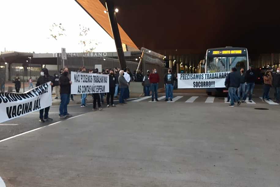 Protesto contra ´lockdown noturno´ bloqueia entradas do Terminal Urbano de Rio Preto