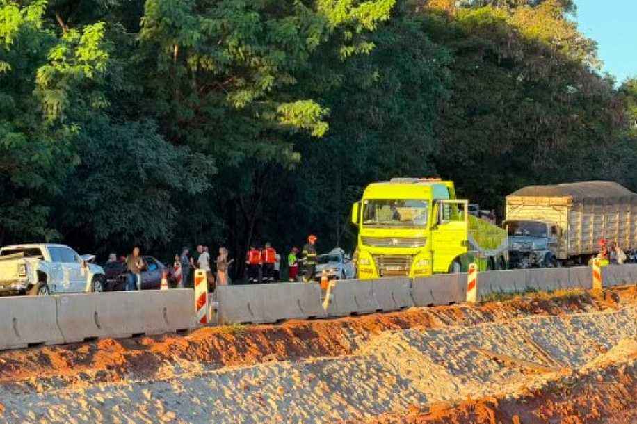 Acidente com oito veículos na rodovia Washington Luís causa congestionamento