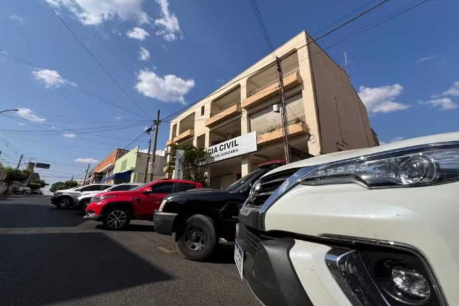 Dupla é presa no interior de SP suspeita de clonar e revender carros de alto valor que foram roubados e furtados