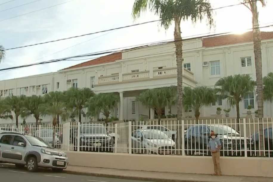 Homem que foi encontrado com o corpo pegando fogo morre após sete dias internado em Rio Preto