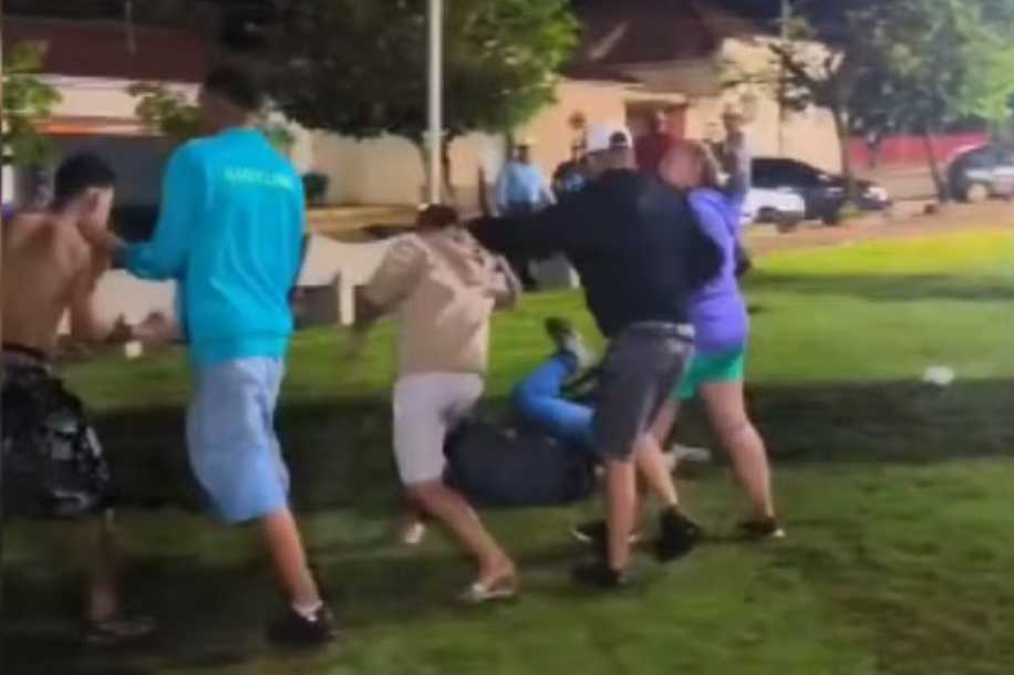 Trio suspeito de espancar homem é preso após ser identificado por vídeos em redes sociais