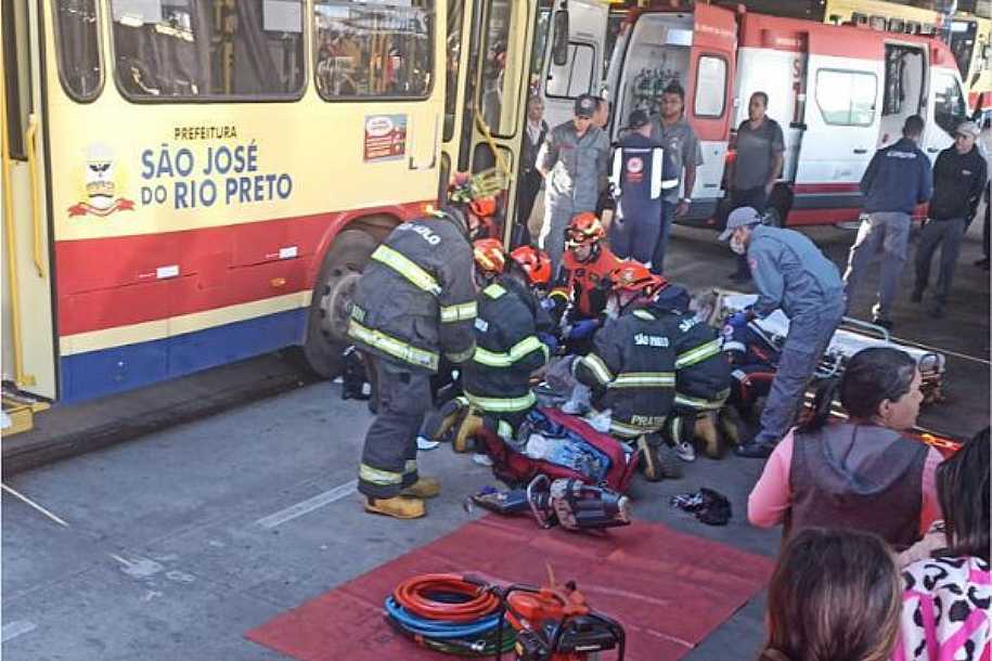 Mulher é atropelada no Terminal Urbano de Rio Preto