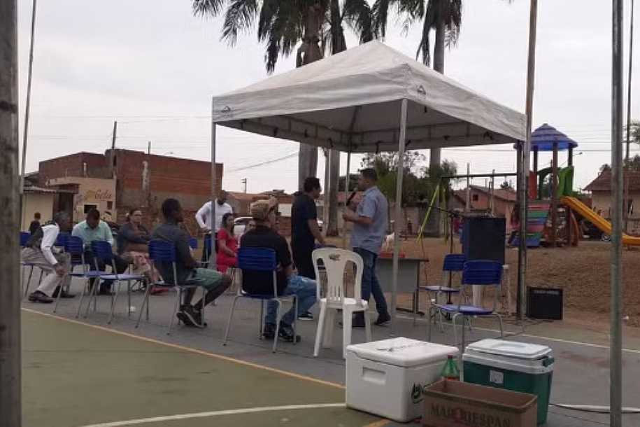 Comerciante cria projeto que oferece terapia e palestras a usuários de drogas: ´Me faz bem ajudar´