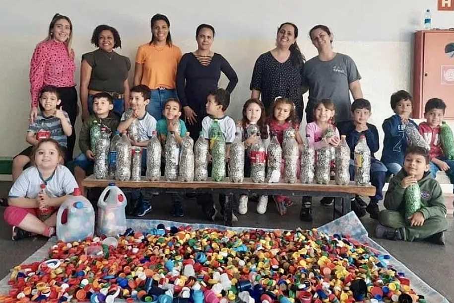 Crianças da rede municipal de ensino de Jales são recebidas na AVCC para premiação pela “Campanha do Bem”