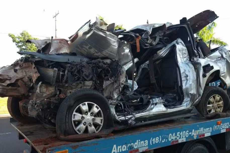 Acidente entre caminhonete e caminhão deixa dois mortos e feridos em rodovia de Andradina