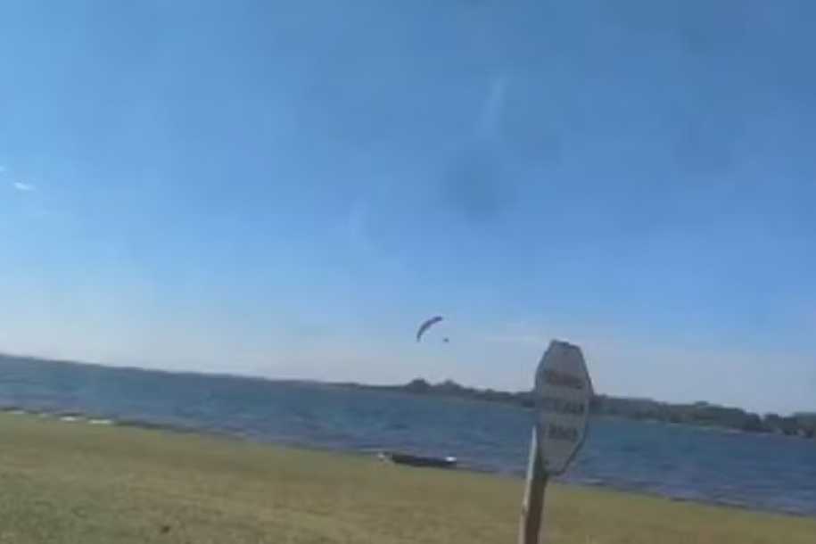 Vídeo mostra momento em que homem cai de paramotor durante evento no interior de SP