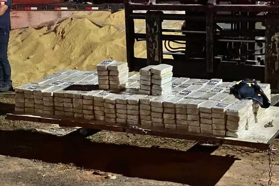 Polícia Rodoviária apreende mais de 400 quilos de cocaína escondidos em fundo falso de carreta em Rio Preto