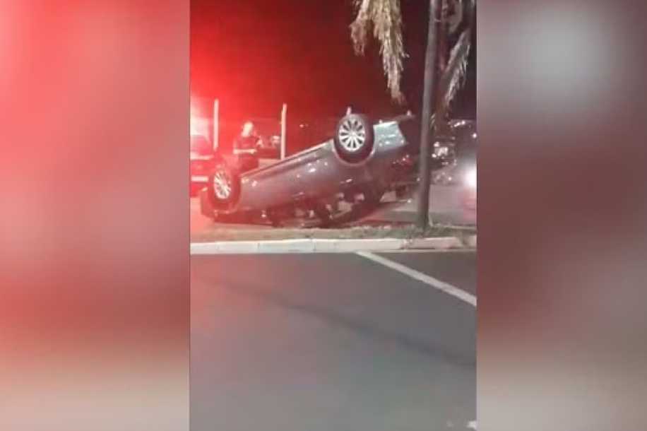 Mãe do ator Reynaldo Gianecchini capota carro no interior de SP
