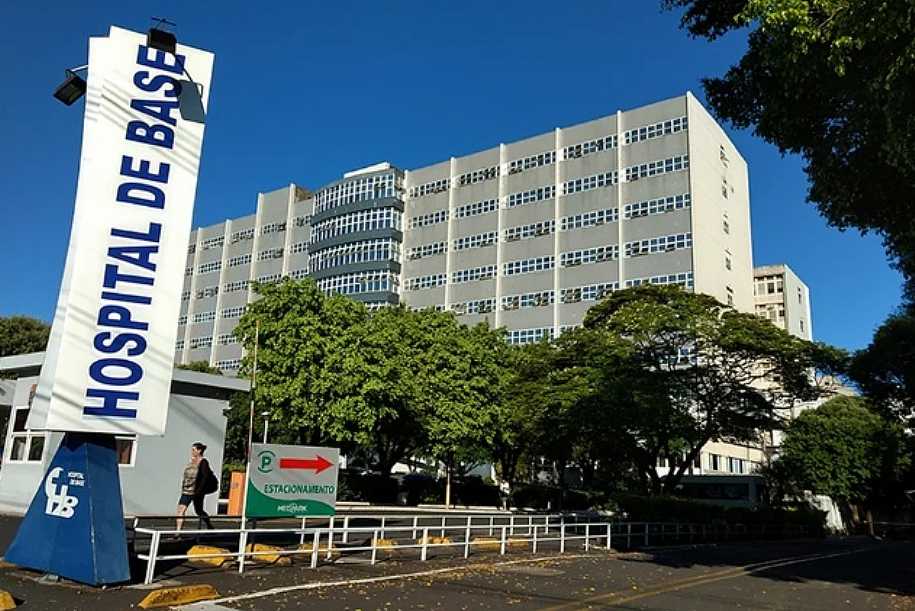Mãe e filho comeram o lanche na sexta-feira (29) em Araçatuba. A mulher está internada sob escolta policial em estado grave. O caso é tratado como tentativa de homicídio.