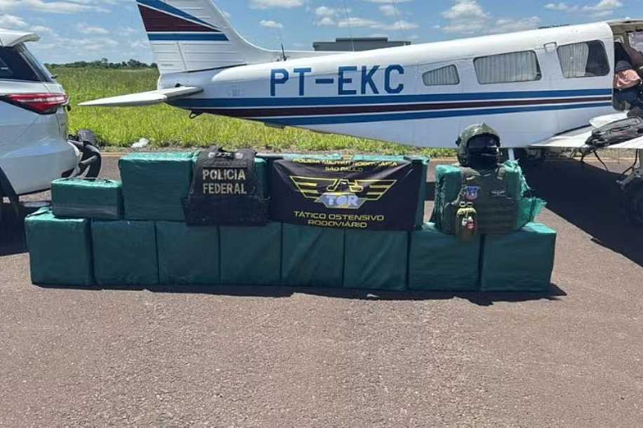 Justiça absolve piloto e copiloto que transportavam 400 kg de cocaína em avião após considerar abordagem irregular