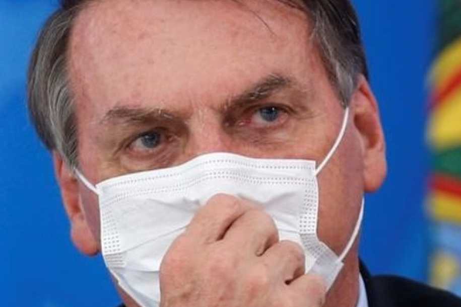Bolsonaro sanciona com vetos lei que obriga uso de máscaras
