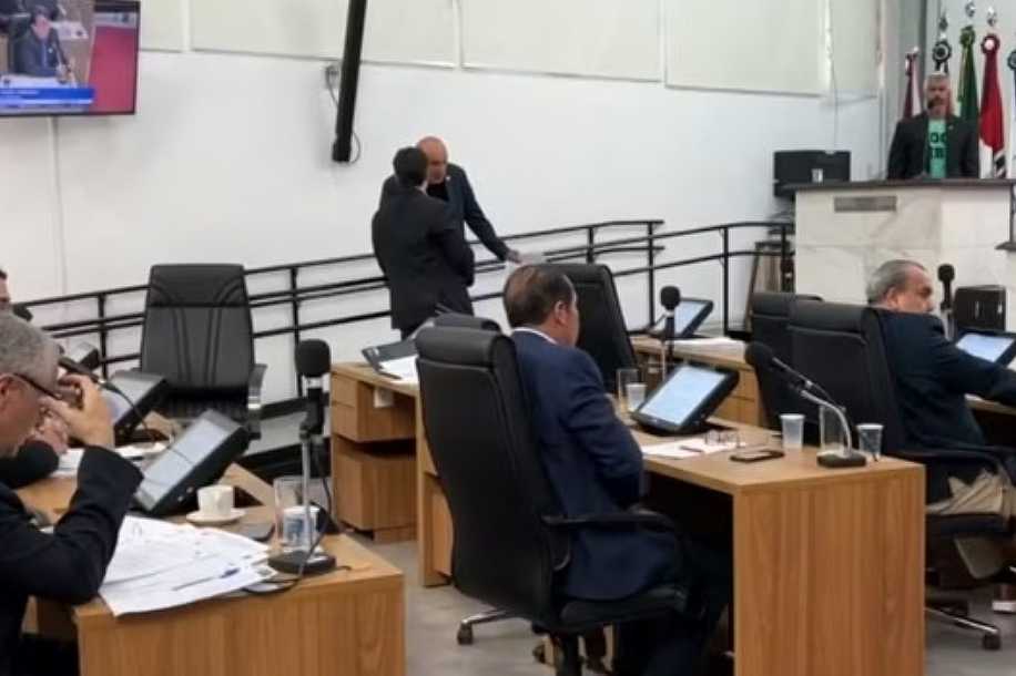 Câmara barra pedido de impeachment de vice-prefeito indiciado por injúria racial por chamar segurança do Palmeiras de ´macaco´