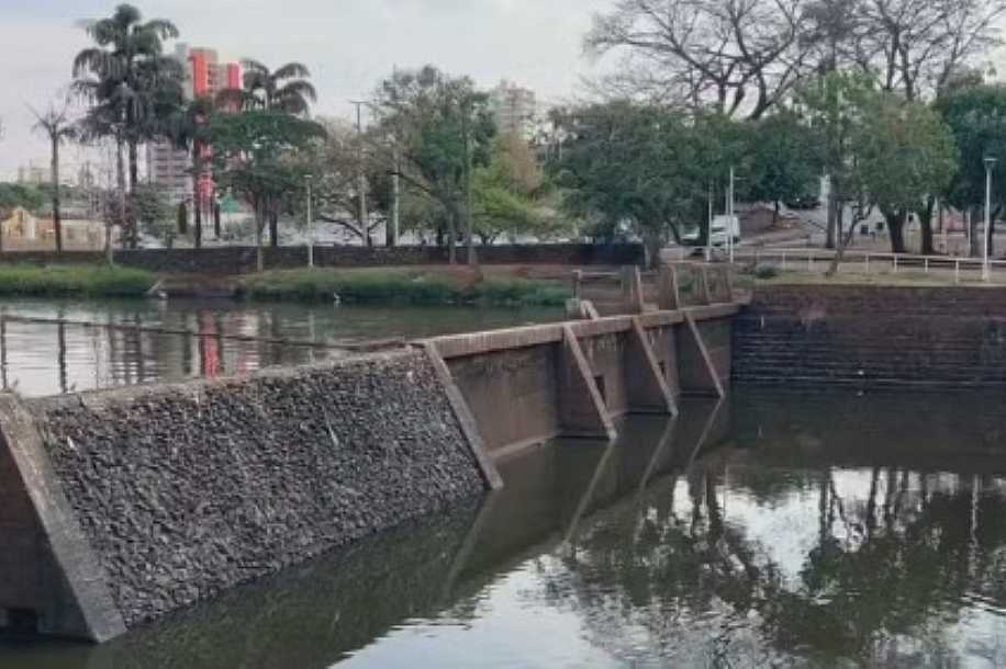 Sem chuva há mais de 60 dias e com ´calorão´, vertedouro seca em Rio Preto