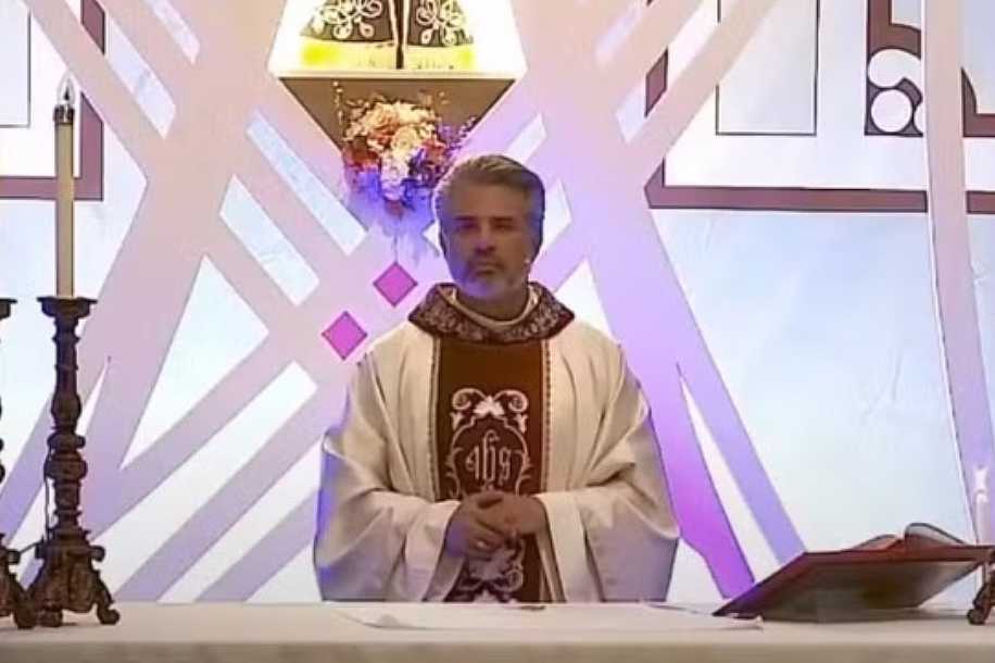 Diocese de Catanduva afasta padre que teve imagens viralizadas na web com partes íntimas expostas