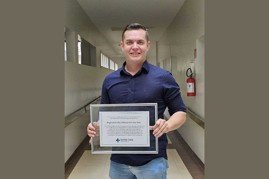 Prefeito de Macedônia é homenageado pela Santa Casa de Fernandópolis em encontro com prefeitos eleitos da região