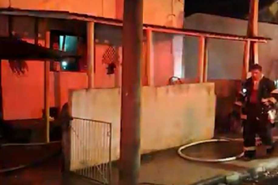 Polícia investiga incêndio criminoso em casa de família, em Votuporanga