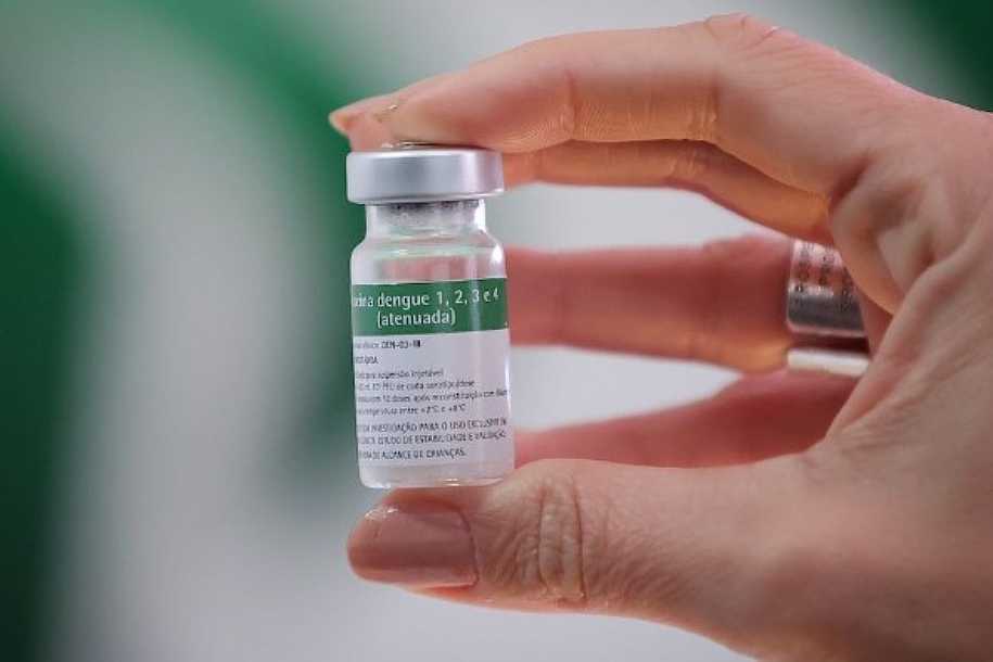 Governo suspende vacina contra dengue após mortes suspeitas