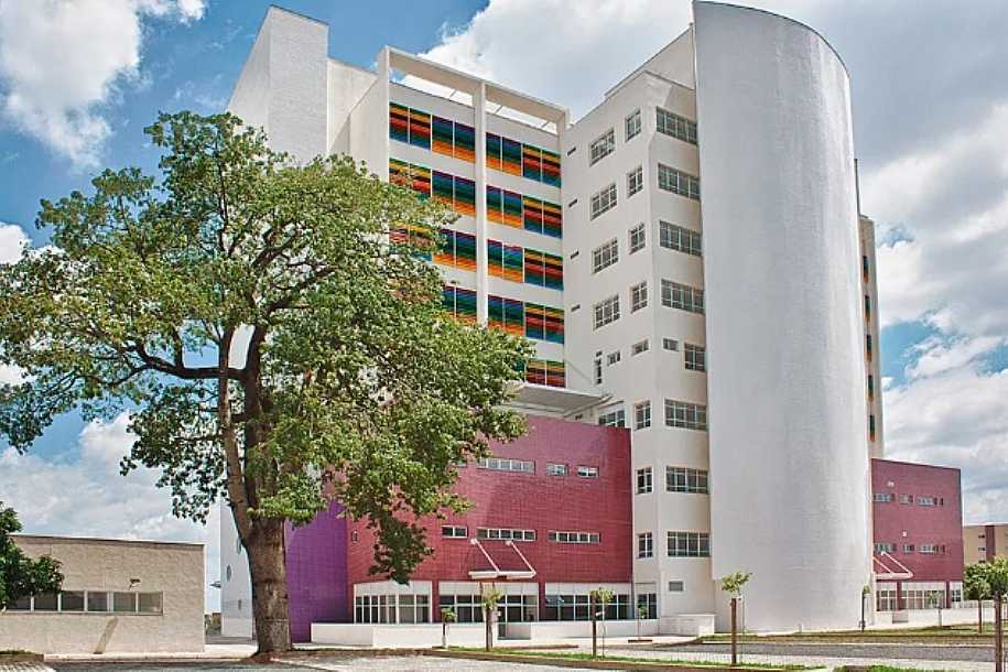 Menina de 3 anos é entubada, quebra perna e tem crânio amassado após ser atropelada e arrastada no interior de SP