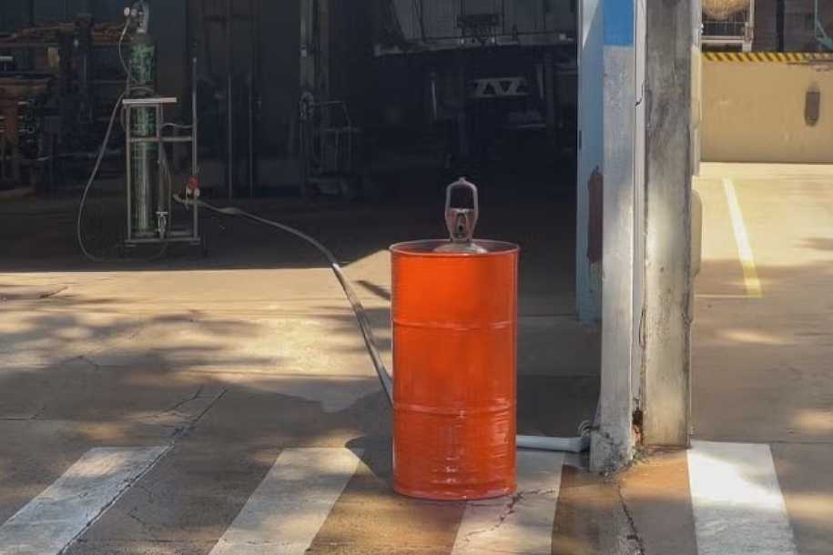 Cilindro de gás inflamável usado em solda de materiais apresenta vazamento em metalúrgica de Rio Preto