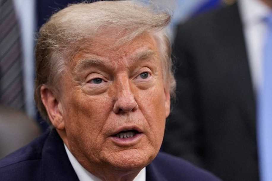 Justiça manda Trump pagar indenização milionária a escritora