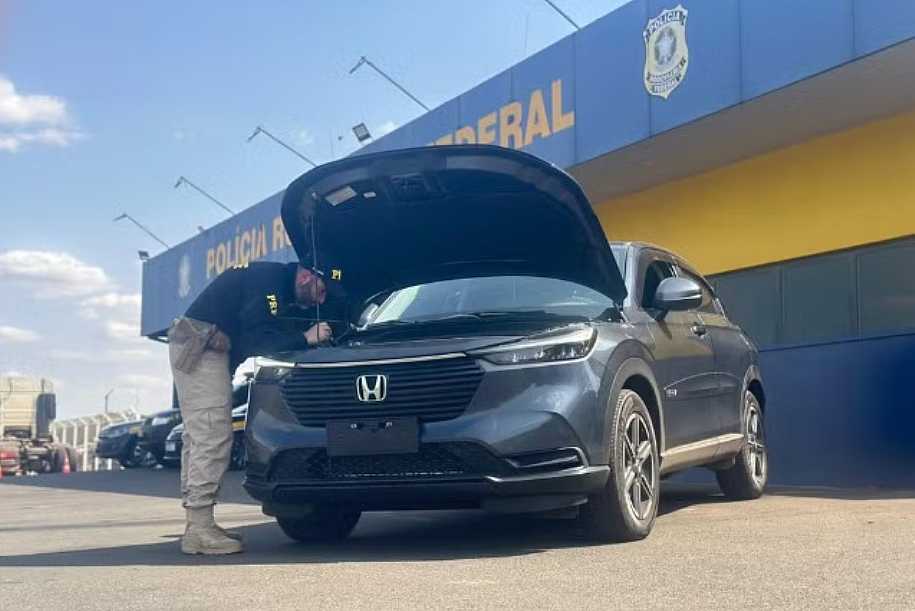 Polícia apreende carro roubado e revendido pelas redes sociais com placas clonadas em rodovia do interior de SP