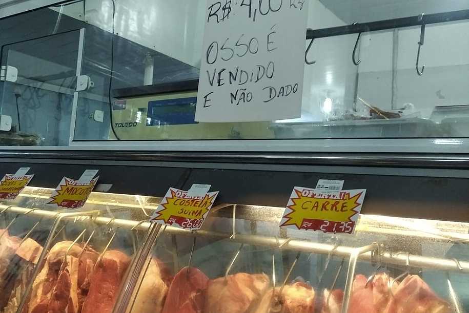 Procon autua açougue por vender osso em Santa Catarina