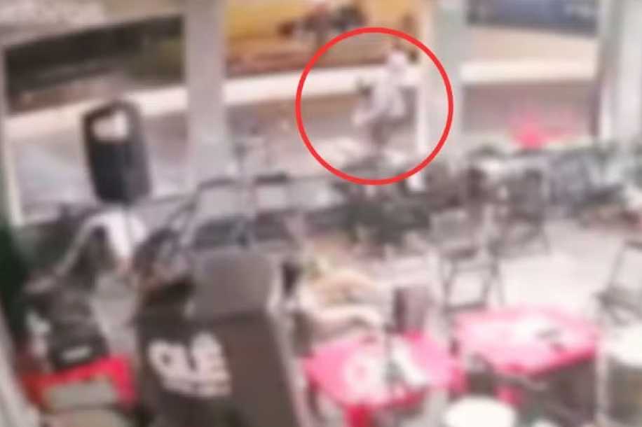 VÍDEO: Homem é assassinado a tiros em frente a bar em Araçatuba; músico que se apresentava também foi atingido