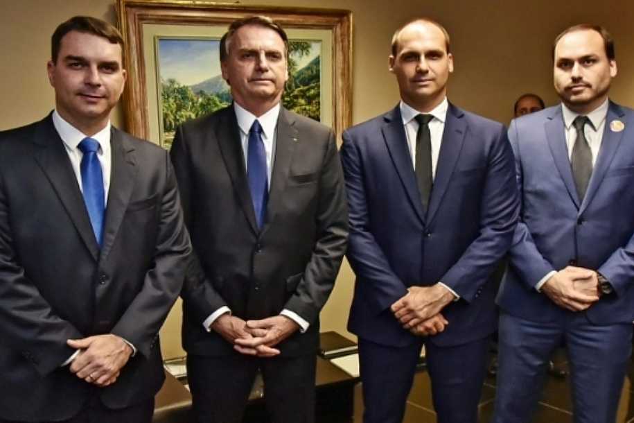 Facebook derruba rede de fake news ligada a Bolsonaro e filhos