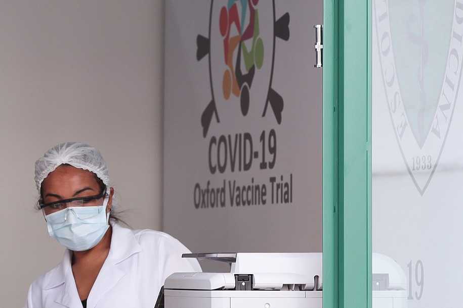 Vacina de Oxford já teve 5 mil voluntários vacinados no Brasil sem reações graves, diz Unifesp