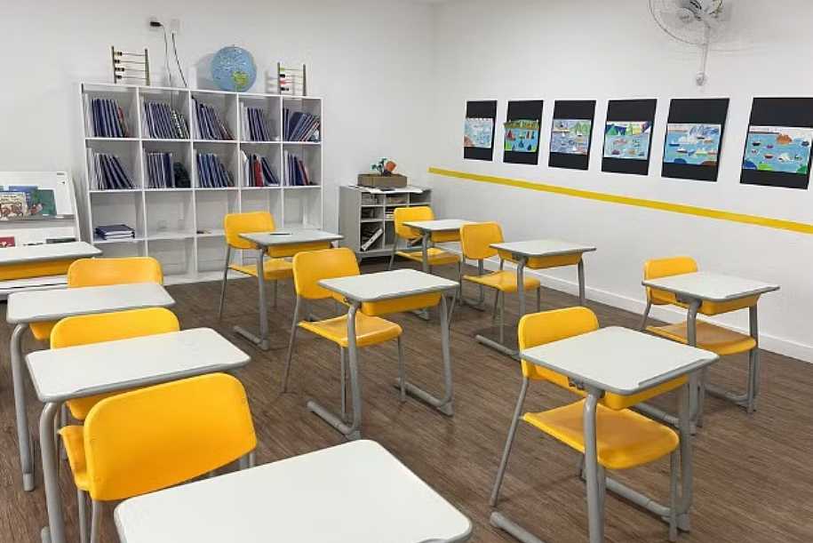 Sem celular na escola: alunos citam ´crises de abstinência´, melhora nas notas e mais socialização; ´como a saída de um vício´, diz professora