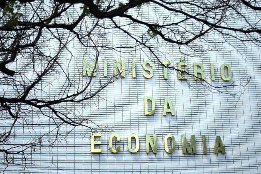 Bolsonaro deixa déficit de R$ 400 bi no Orçamento para favorecer os ricos
