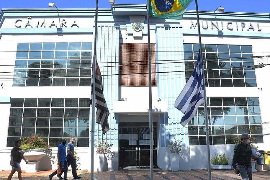 Câmara de Araçatuba vota aumento de 94,7% nos salários dos vereadores