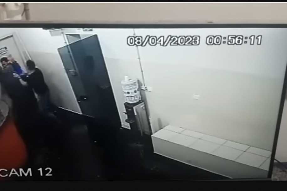 Preso por estupro morre após ser atingido por tiro em delegacia