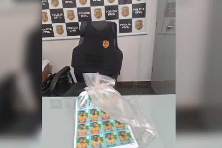 Ex-vereador é investigado suspeito de vender figurinhas falsificadas do álbum da Copa do Mundo