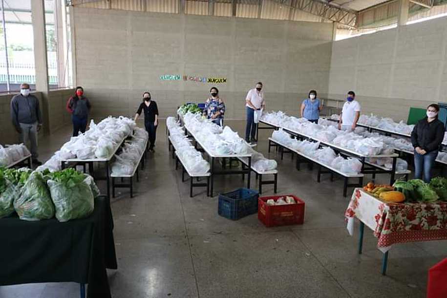 SECRETARIA DA EDUCAÇÃO DE PALMEIRA DOESTE PROMOVE ENTREGA DE KIT MERENDA