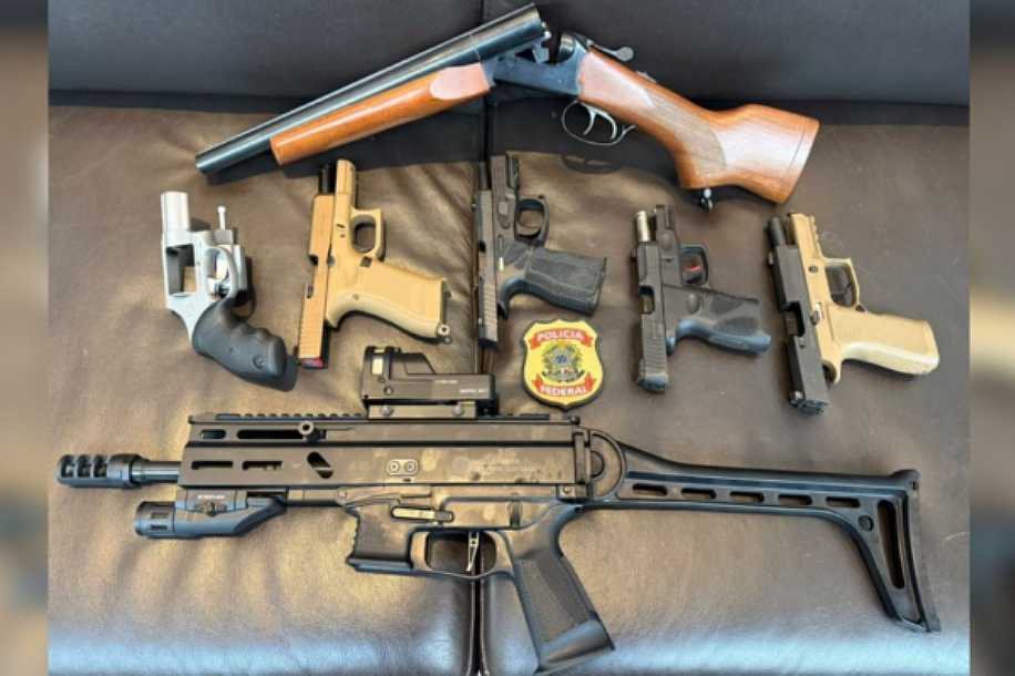 Dark Horse: PF apreende 7 armas de Mario Frias em operação