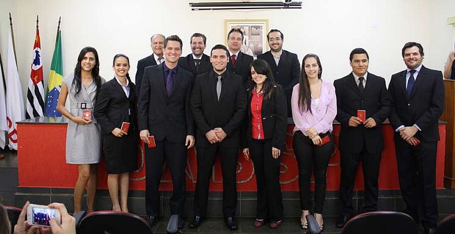 OAB Fernandópolis entrega Carteira da Ordem para novos advogados