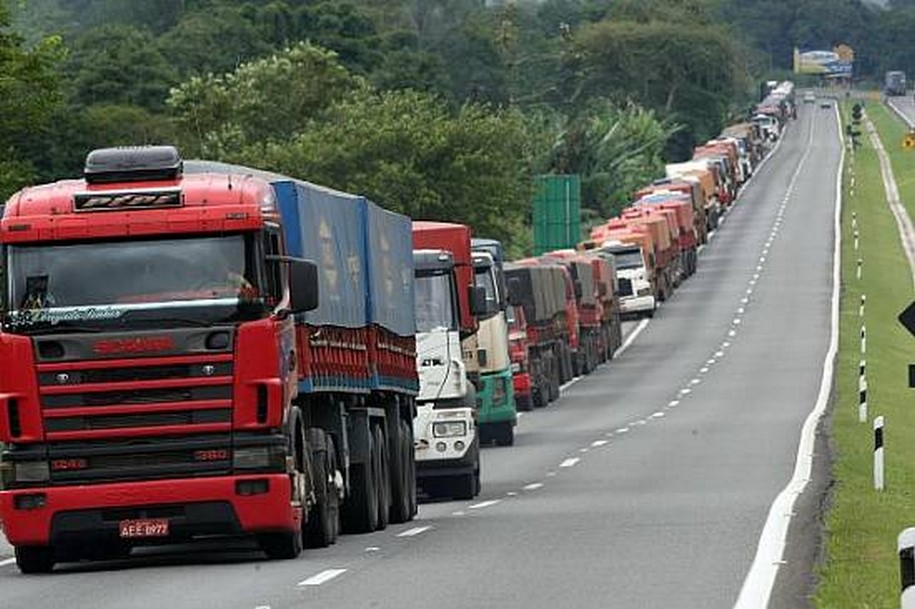 Motoristas do noroeste paulista reclamam de cobrança por eixo