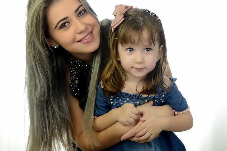 Mãe que escreveu carta a profissionais da saúde após filha de 4 anos com Covid-19 deixar UTI comemora alta: Voltou a brincar