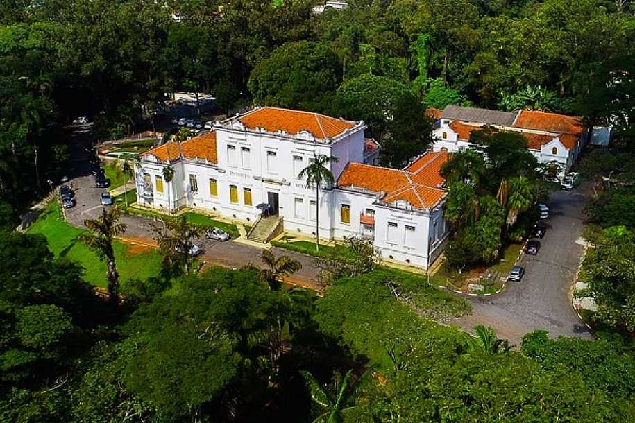 Anvisa e Butantan avaliam desenvolvimento de vacina trivalente contra covid-19