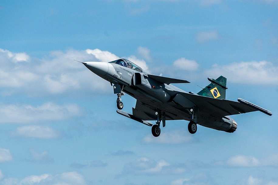 Passagem de avião supersônico da FAB pode ter causado tremor na região