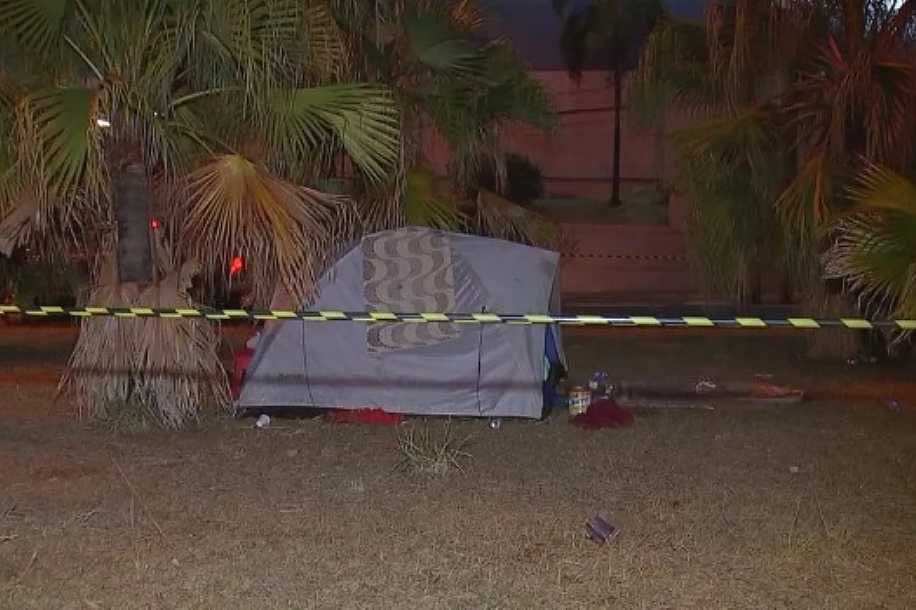 Dupla acusada de matar morador de rua com tiro no pescoço por dívida de R$ 30 é condenada a prisão