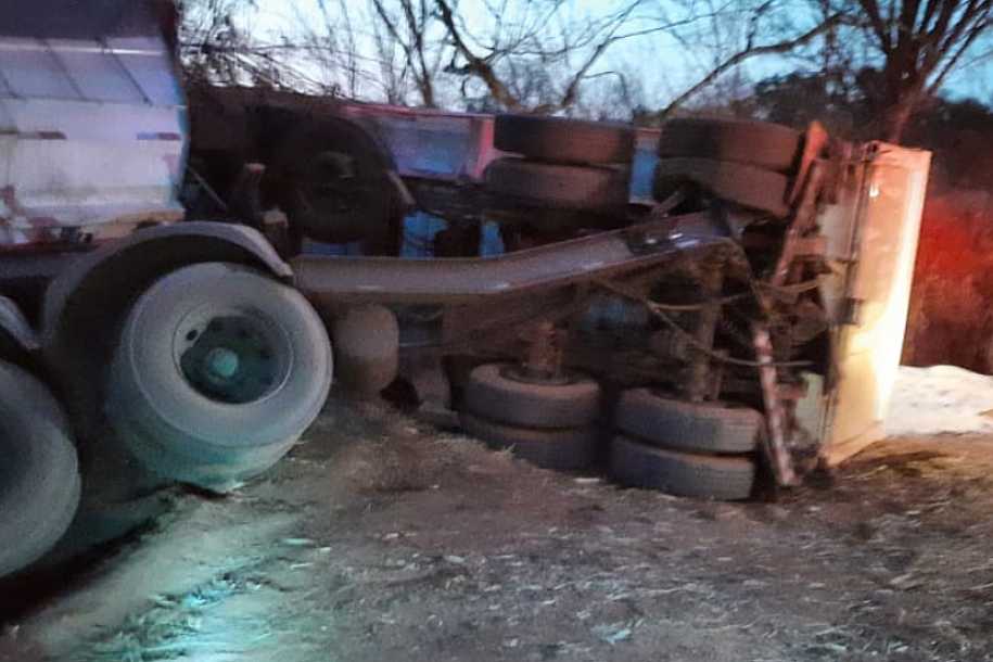 Mulher morre soterrada por açúcar em acidente na região de Catanduva