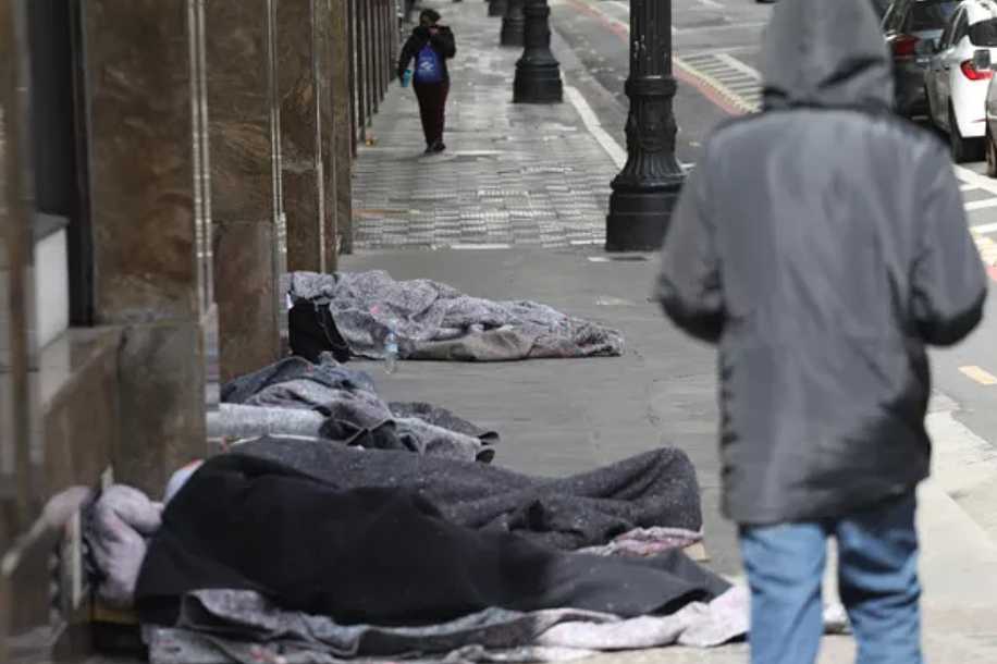 Governo de SP quer mandar moradores de rua para sítios no interior do estado