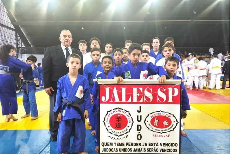 Judocas jalesenses conquistam 15 medalhas no 5º Campeonato de Judô “Sensei Mazinho” em Fernandópolis