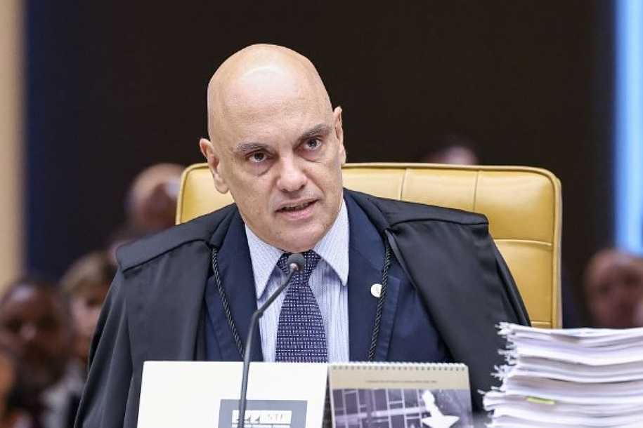 Moraes suspende visitas de Flávio a Bolsonaro por 90 dias