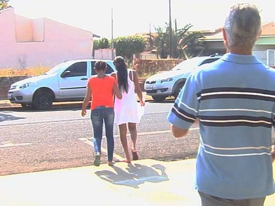 Grávida diz à polícia que facada na barriga foi um acidente